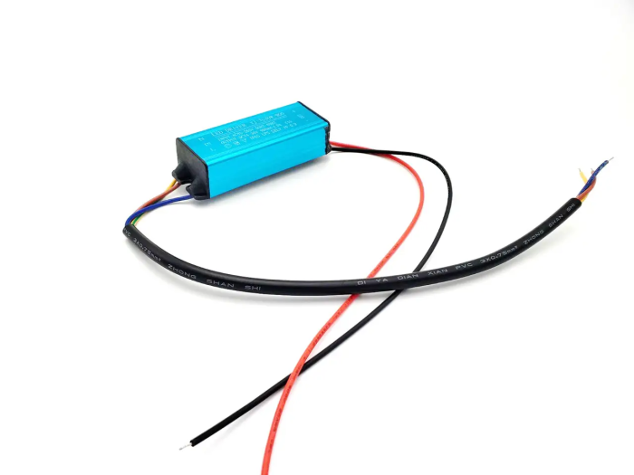 Драйвер для LED прожектора 30W АС85-265V/DC28-40V 900mA (93*30*20)